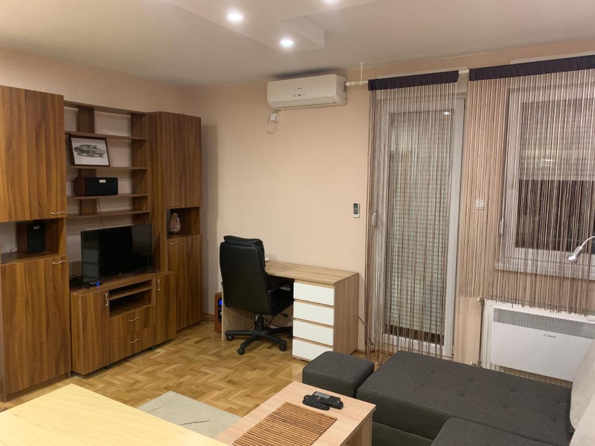 Mila Apartment Нови Сад Екстериор снимка